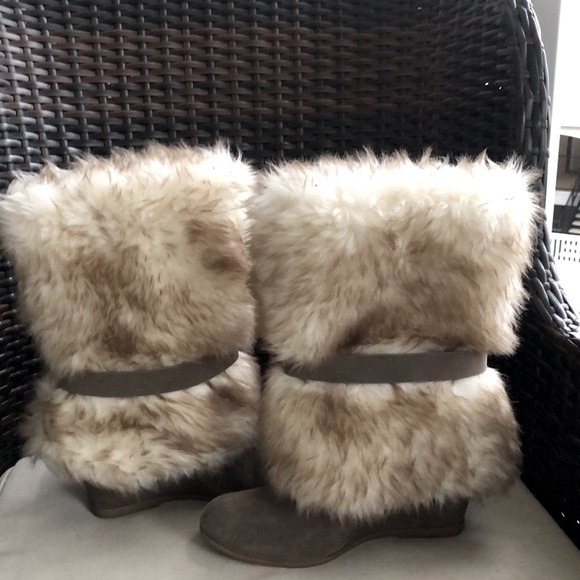 BCBGENERATION Brown Suede Faux Mink Fur FREESIA Wedge Boots - Picture 8 of 16